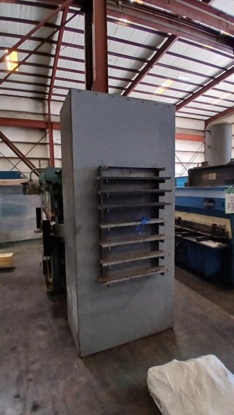 60 Ton x 6′, Accurpress, 7606, Hydraulic Press Brake, 1995 – CNC Backguage, Tooling and Cabinet Included