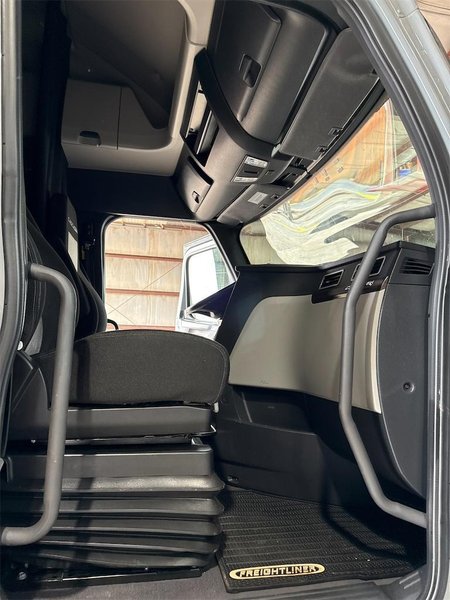 2021 Freightliner PT126SLP - Cascadia 3AKJHHDR2MSMY4212