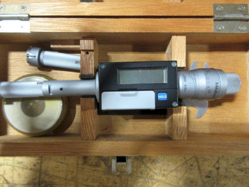 Bore Micrometers 3 Point Contact, (3) SPI .8" - 2", (1) Mitutoyo Digital .5" -.8", (1) Fowler 1.375" - 2", Etalon Set .400" - .800"- Auction Item