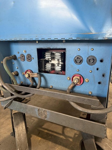 MILLER DIALARC HF CONSTANT CURRENT AC/DC ARC WELDING POWER SOURCE. STOCK # 0430326