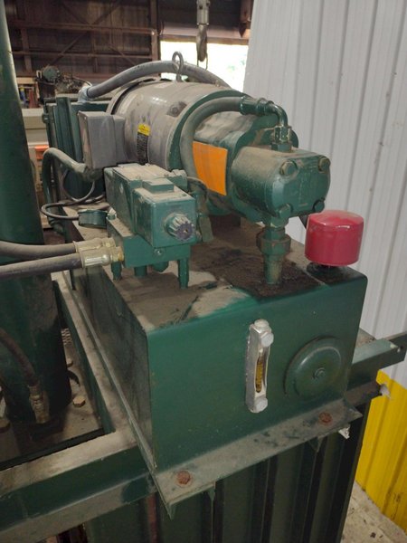 60" X 30" X 48" MASTER COMPACTION MCAIN EPCO MODEL #E-11 VERTICAL HYDRAULIC CARDBOARD BALER: YOBRO #25801