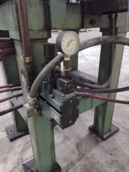 12 TON AIRAM 4-POST PNEUMATIC CUTOFF PRESS, 1&quot; STROKE: STOCK #21330