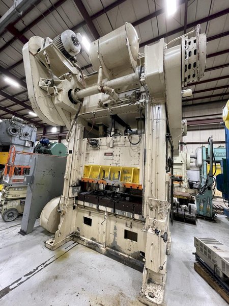 300 ton Niagara SC2-300-72-42P Used Straight Side Double Crank Mechanical Metal Stamping Press For Sale, Year 1980