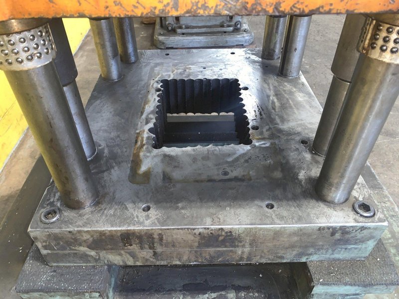 12 TON AIRAM 4-POST CUTOFF PRESS: STOCK #13726