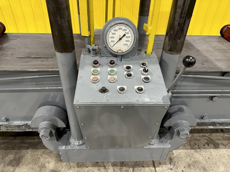 400 TON X 30' DRILCO TRAVELING HEAD HYDRAULIC STRAIGHTENING PRESS: STOCK #24953