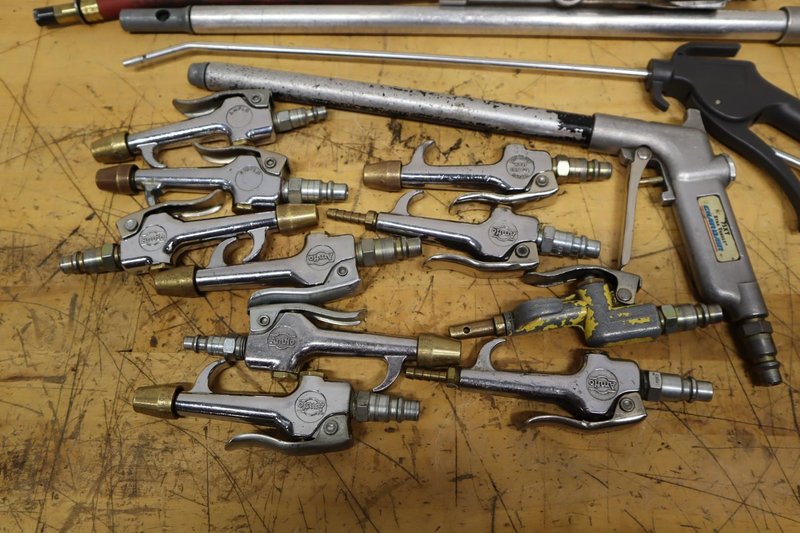 Assorted Length Air Guns &amp; Tire Inflator- Auction Item