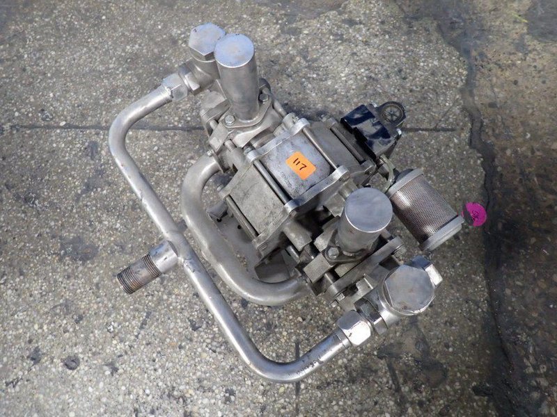 GRACO AIR POWERED S/S PUMP