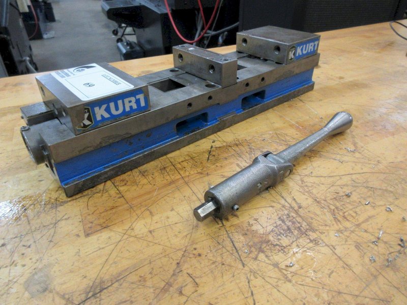 Kurt DL430 4&quot; Machine Vise with Handle- Auction Item