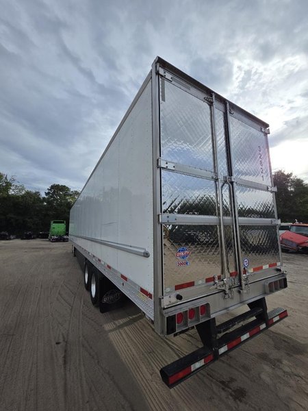 2022 Utility 53 x 102 1UYVS2534N2632821