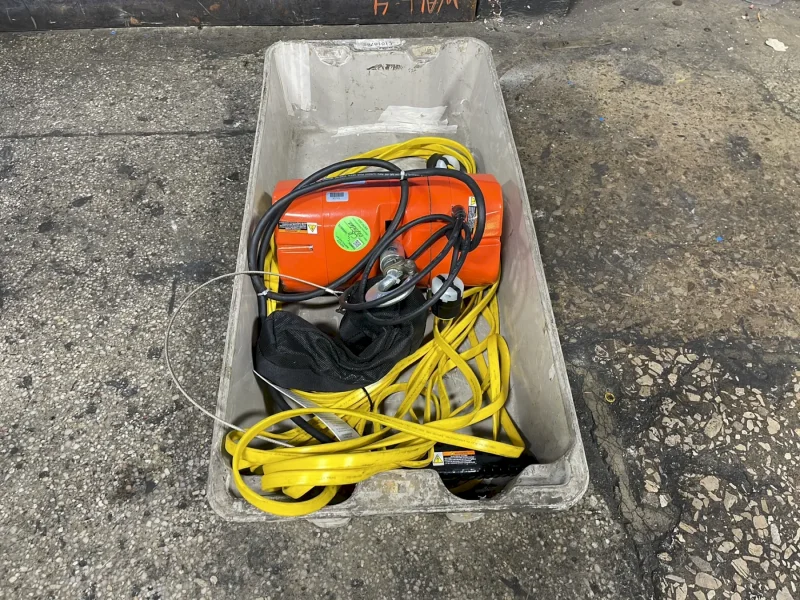 COLUMBUS MCKINNON CORP. 1/4 TON, 16 FPM VALUSTAR CHAIN HOIST  -  WB
