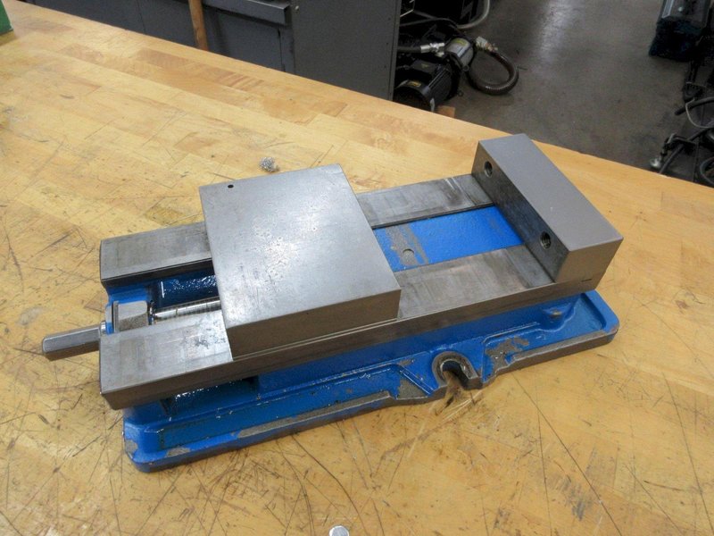 Kurt D675 6&quot; Machine Vise with Speed Handle- Auction Item
