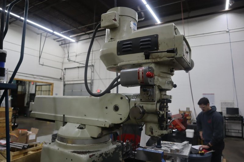 Manford Model 1F-460VS Vertical Knee Mill, X-Axis Powerfeed, Power Quill Feed and Handle, Knee Handle (Newall 2-Axis DRO NOT Operational) - Auction Item