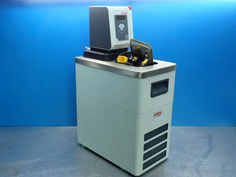 JULABO REFRIGERATED HEATING CIRCULATOR UNIT  -  200F