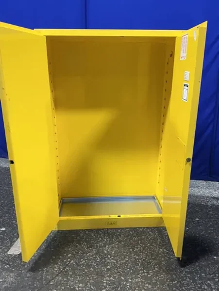 JUSTRITE 45 GALLONS  / 43" X 18" X 65" FLAMMABLE CABINET  -  894500
