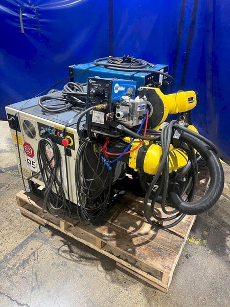 FANUC ARCMATE ROBOT 100ID/10L WITH R30IB PLUS AND MILLER AUTO CONTINUUM 500 USED