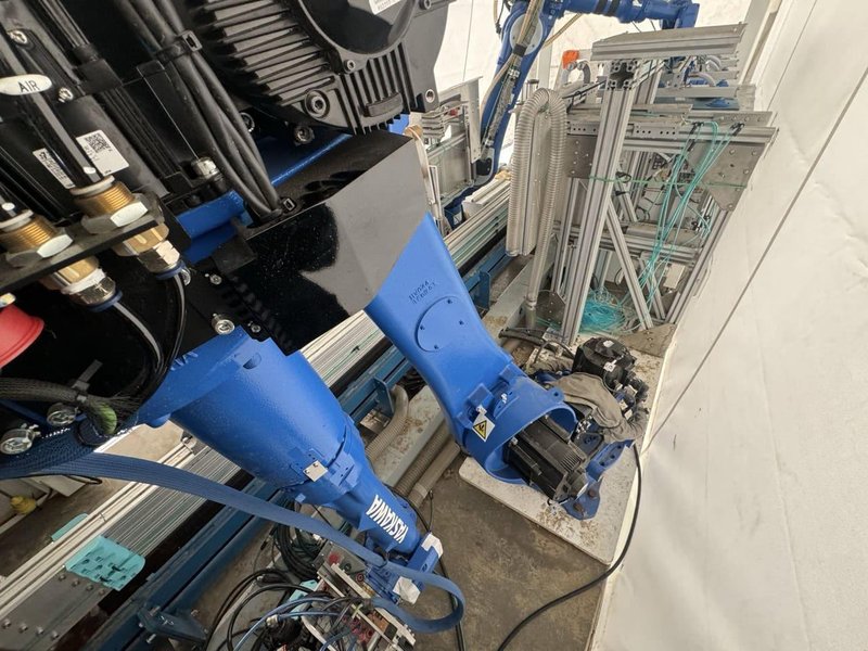 Yaskawa GP70L Industrial Robot W/YRC1000 Control