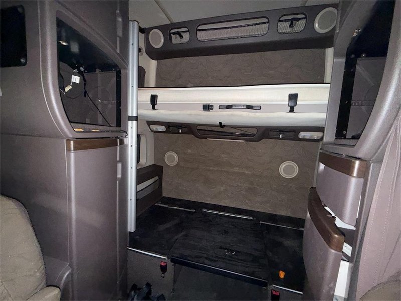 2018 Volvo VNL64T780