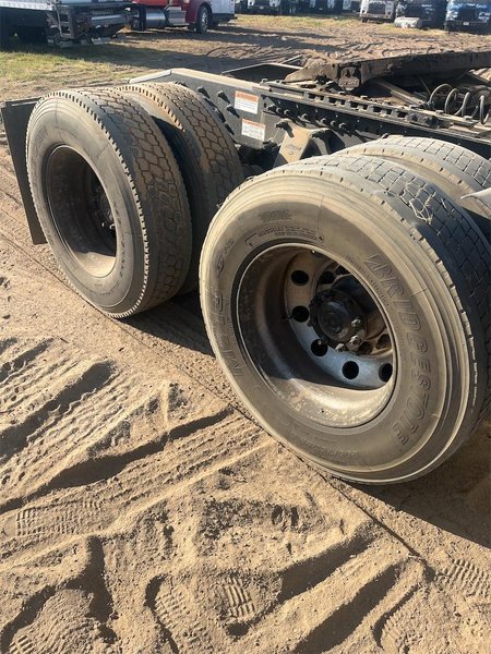 2020 Freightliner CA126SLP - Cascadia  3AKJHHDR2LSLR4945