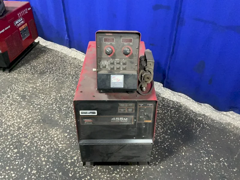 LINCOLN ELECTRIC 82 A MIG WELDER  -  455M POWER WAVE