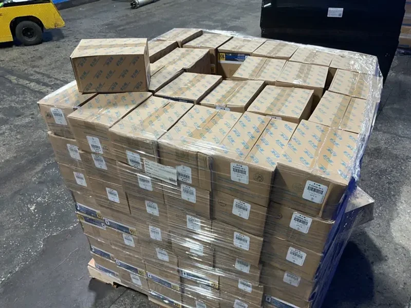 EATON DECORATOR WALLPLATE  -  PJ26V-10-L