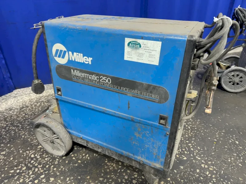 MILLER 200 AMP WELDER   -  MILLERMATIC 250