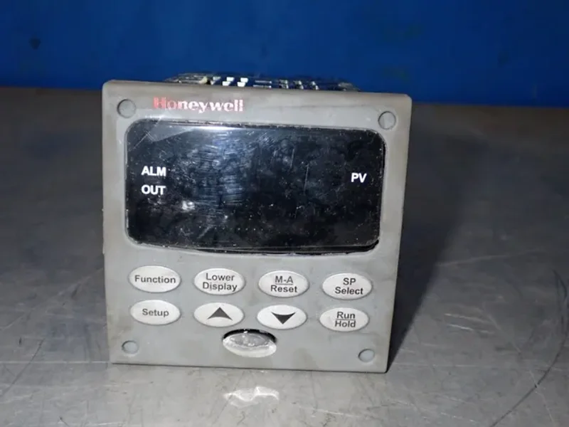 Honeywell  Udc2500 Controller  - Dc2500-ee-1a00-z10-00000-00-0