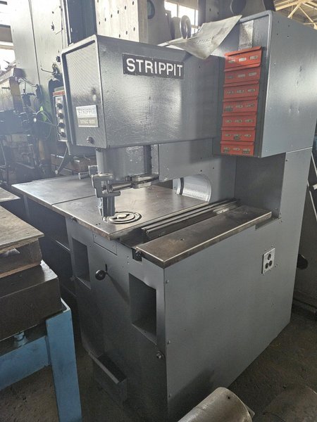 STRIPPIT SONIC 18/30 PUNCH MACHINE AND CORNER NOTCHER W/ TOOLING. STOCK # 1271823.