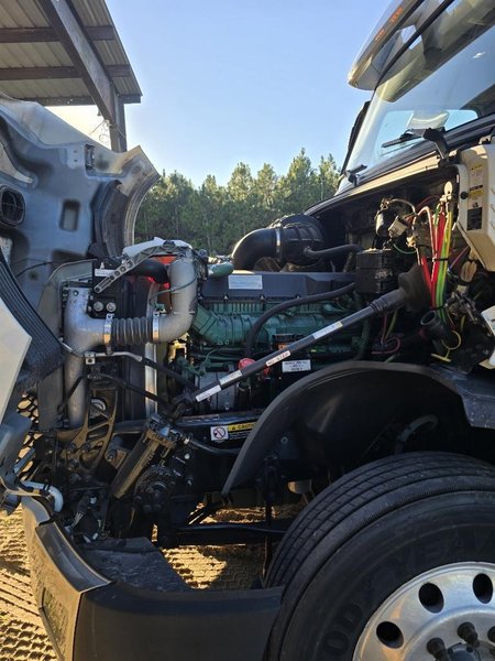 VOLVO VNL64T760 - Trucks