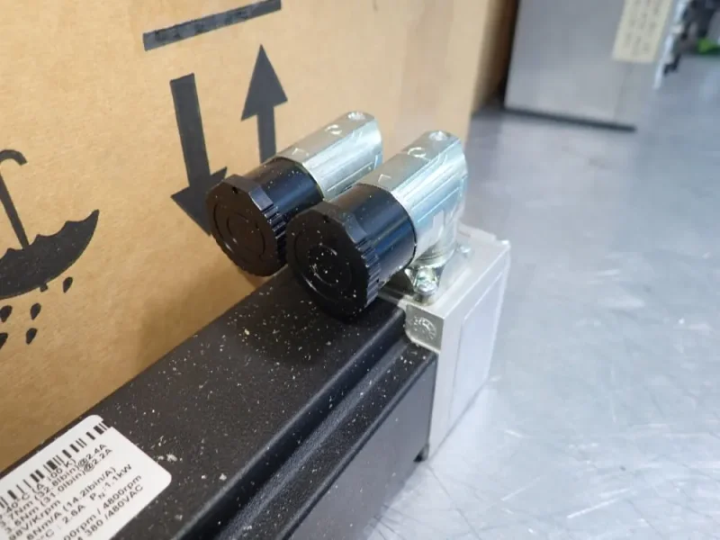 EMERSON SERVO MOTOR  -  067UDC300BACRA