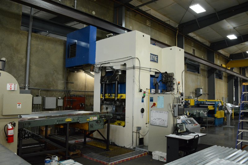 1500 TON MACRODYNE HYDRAULIC PUNCH PRESS, NEW 2004: STOCK #10046