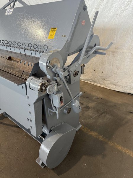 8&#039; X 10 GA CHICAGO DRIES &amp; KRUMP 73 POWERED BOX &amp; PAN BRAKE. STOCK # 1117424