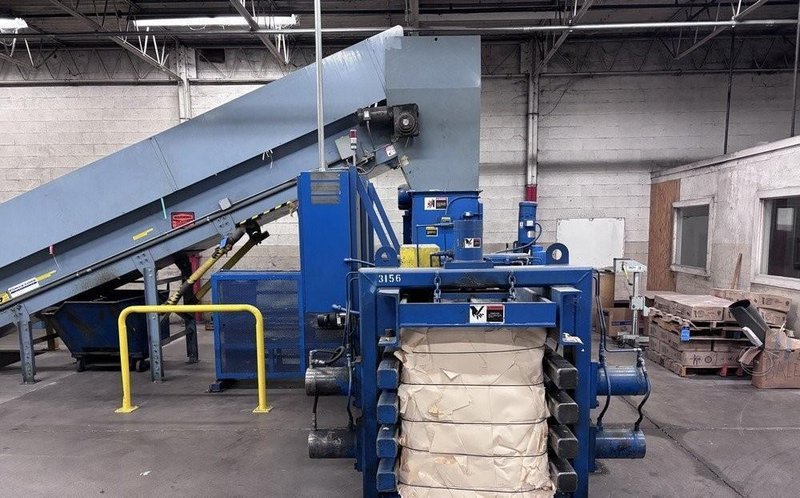 30" X 40" SELCO MODEL HSO-128A AUTO-TIE TOP LOADING HORIZONTAL HYDRAULIC BALER SYSTEM, W/ CONVEYOR &amp; DUMP HOPPER: YOBRO #26210