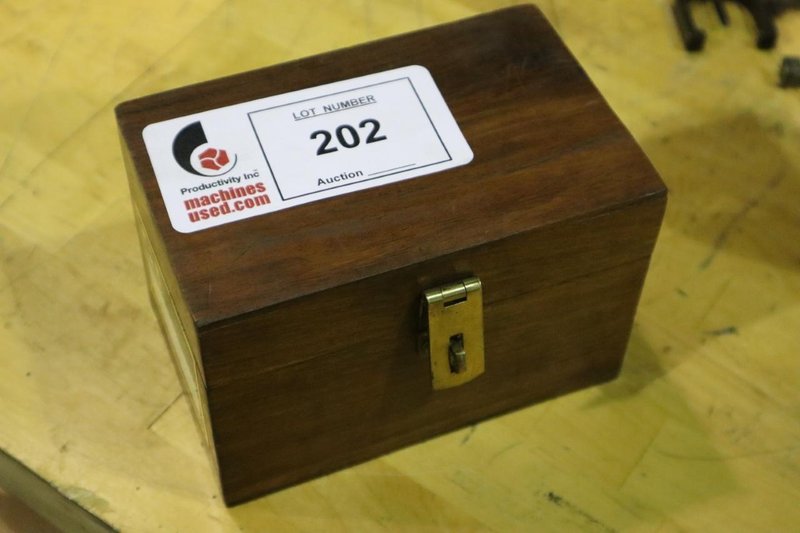 J&amp;L Magnetic Vee Block in Wood Case- Auction Item