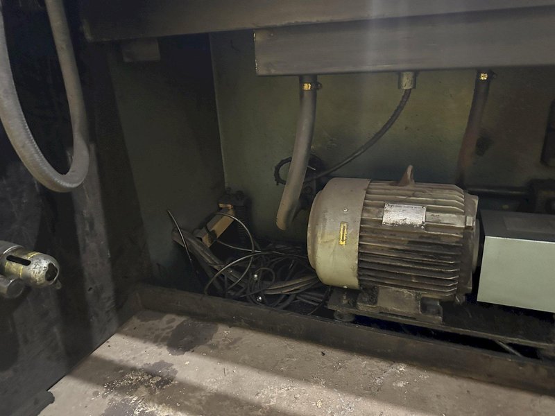 80 TON x 8' AMADA MODEL #RG-80 HYDRAULIC PRESS BRAKE NC9-EX CONTROL: STOCK #19753