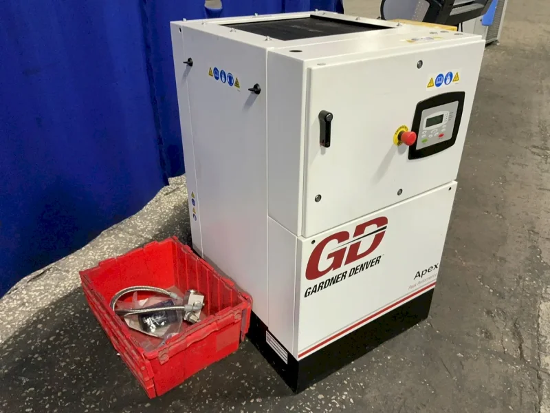 GARDNER DENVER 10 HP ROTARY SCREW AIR COMPRESSOR  -  APEX-15A