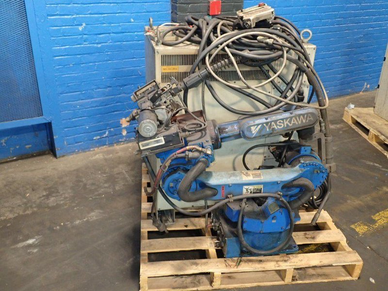 YASKAWA MOTOMAN ROBOT   -  MH6