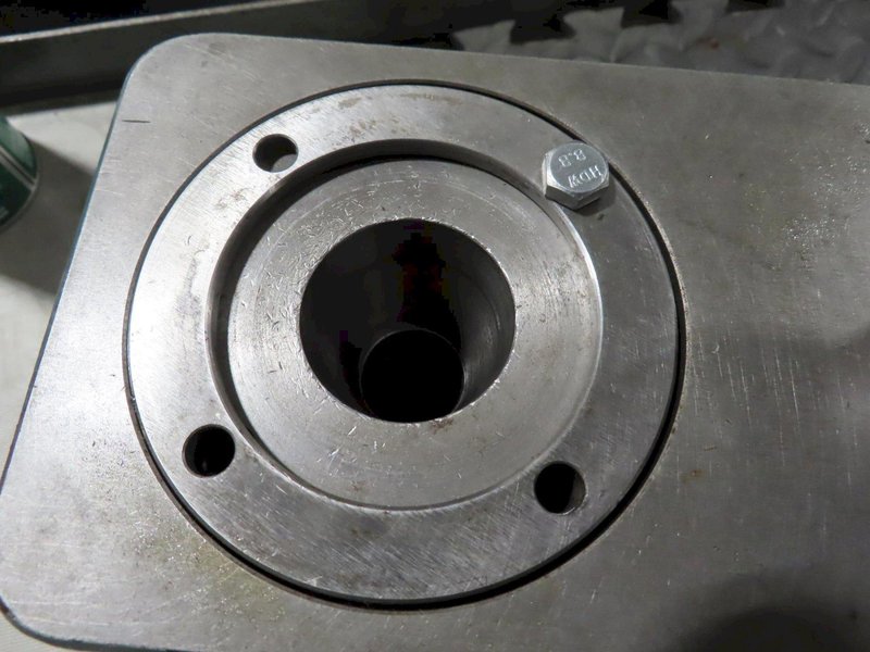 Matsuura Tool Setter with Assorted Sleeves Including 40 Taper- Auction Item