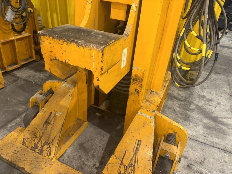 (4) 20 TON (160,000 LBS TOTAL) RAILWAY / NEUERO HEAVY DUTY MOBILE VERTICAL LIFT JACKS: YOBRO #23870