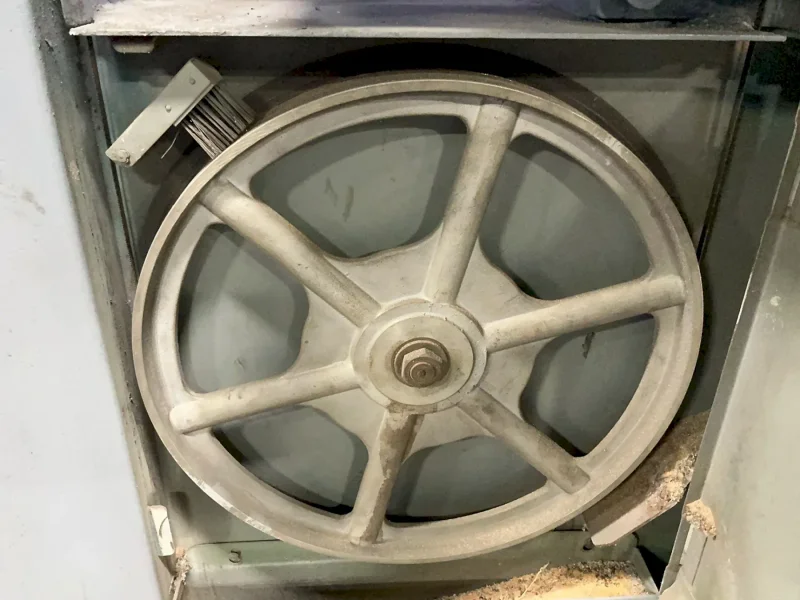 GROB 18” VERTICAL BAND SAW  -  NS18