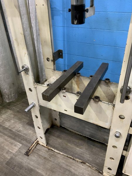 30 TON SEACREST HYDRAULIC H FRAME PRESS: STOCK #74182