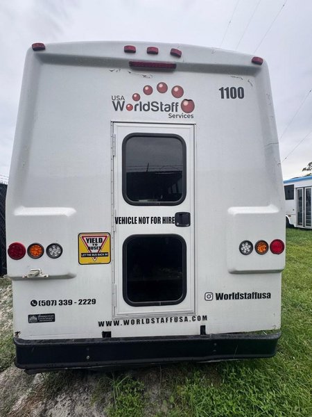 Freightliner M2 106 Shuttle Bus, 2009 – Commercial Shuttle Bus