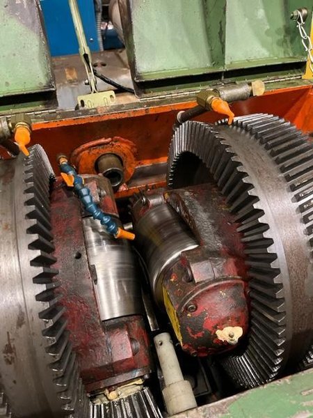 Bronx Taylor - Wilson Cross Roll Straightener