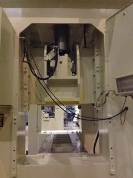 KOMATSU 220 TON ECCENTRIC GEAR 2 PT SS PRESS, STOCK# 13406J