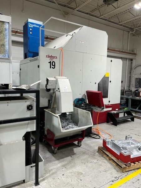Roders Vertical Machining Center