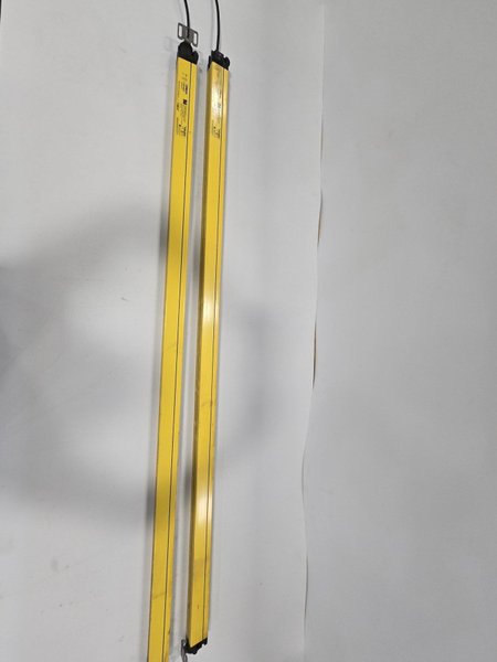 OMRON MSF4800S-30-1560-R/MSF4800S-30-1560-X LIGHT CURTAIN SET USED