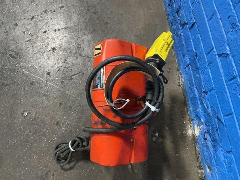 CM 1/4 TON ELECTRIC CHAIN HOIST   -  WB