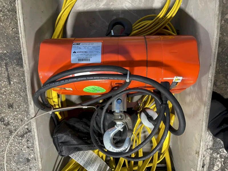 COLUMBUS MCKINNON CORP. 1/4 TON, 16 FPM VALUSTAR CHAIN HOIST  -  WB