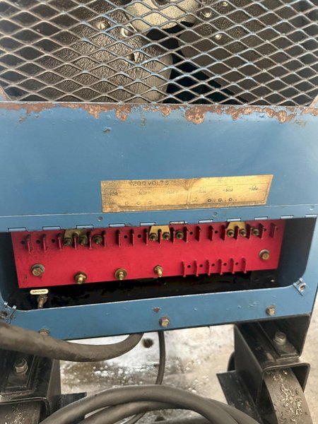 MILLER CP-300 CONSTANT POTENTIAL DC ARC WELDING POWER SOURCE. STOCK # 0430426