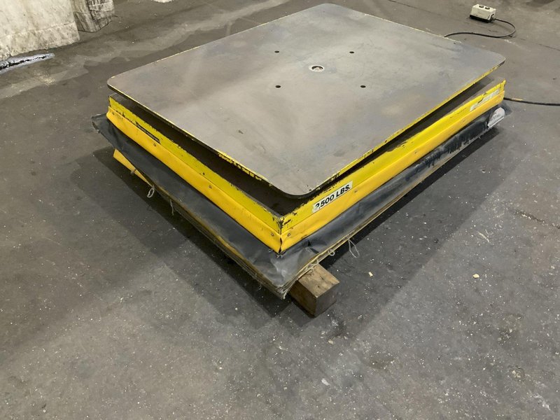 2,500 LB AUTOQUIP SERIES 35 HYDRAULIC LIFT TABLE: STOCK #81279