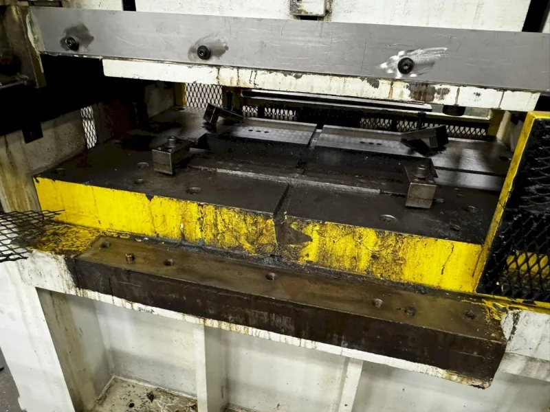 40 TON L&amp;J STRAIGHT SIDE PRESS: YOBRO #23910